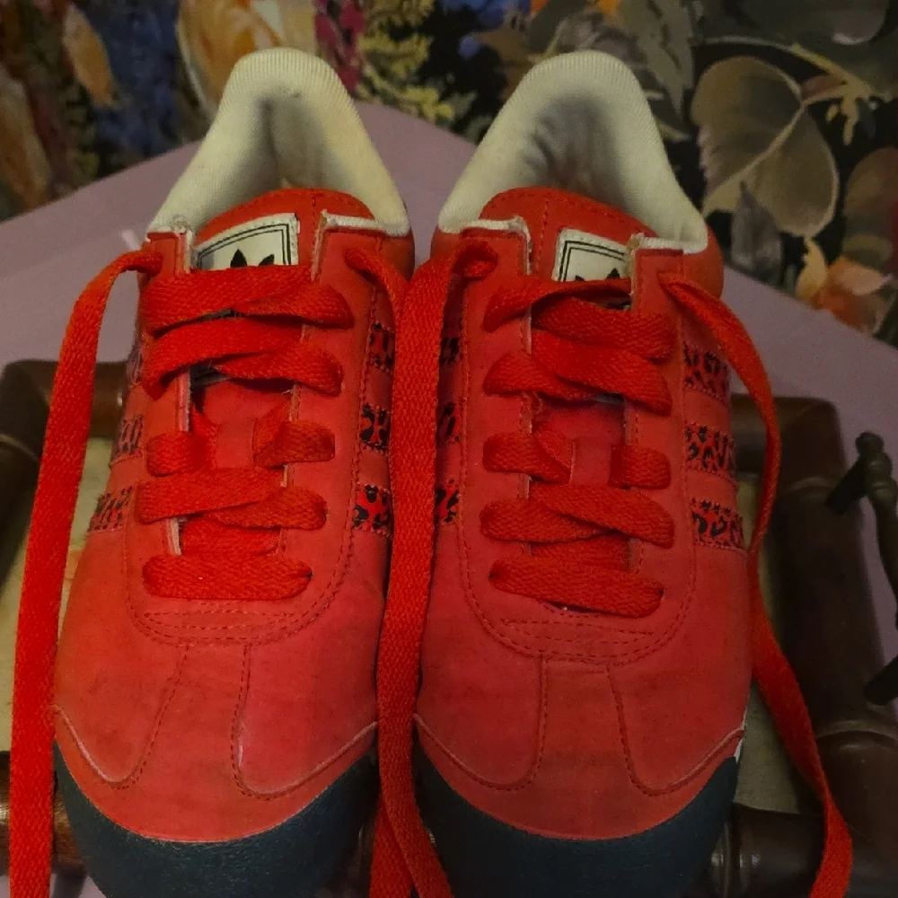 Vintage Adidas Samoa Red and Black Women's Sneakers - Picture 2 of 5